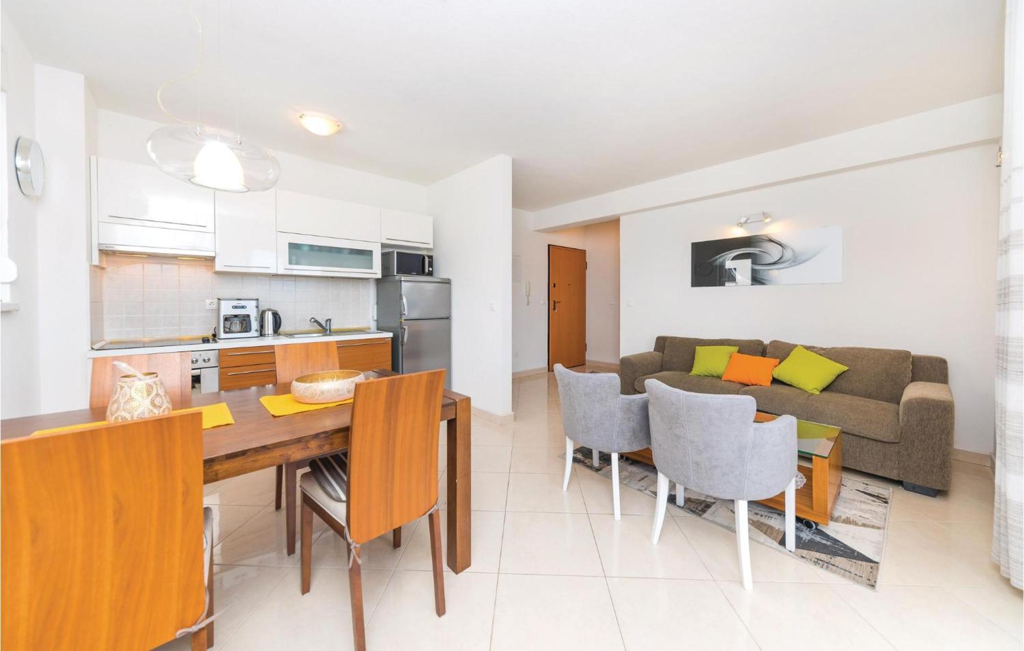 1 Bedroom Stunning Apartment In Okrug Gornji Trogir Eksteriør billede